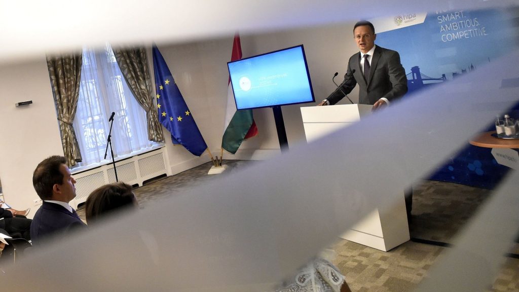 Budapest, 2017. július 25. Szijjártó Péter külgazdasági és külügyminiszter beszél a Nemzeti Befektetési Ügynökség (HIPA) féléves eredményeirõl tartott sajtótájékoztatón Budapesten, a Nemzeti Befektetési Ügynökség V. kerületi Honvéd utcai székházában 2017. július 25-én. MTI Fotó: Máthé Zoltán
