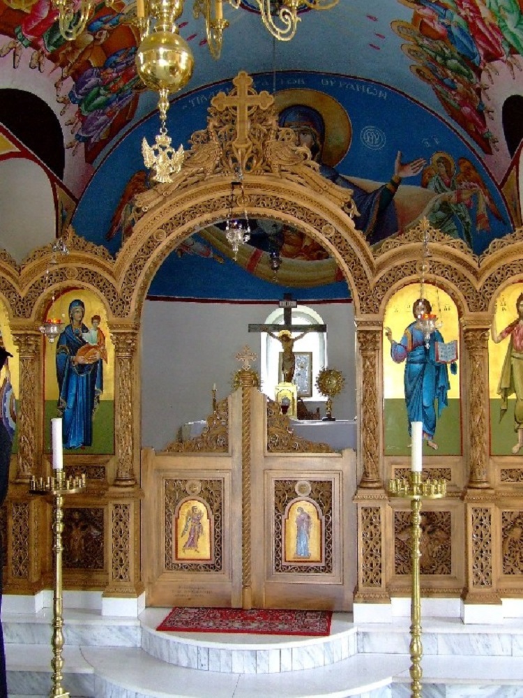 Beloiannisz_church_interior1-big